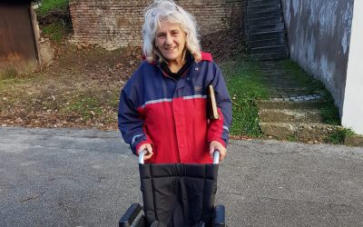Девојчица Сашка Ћирковић која болује од церебралне парализе добила своја колица