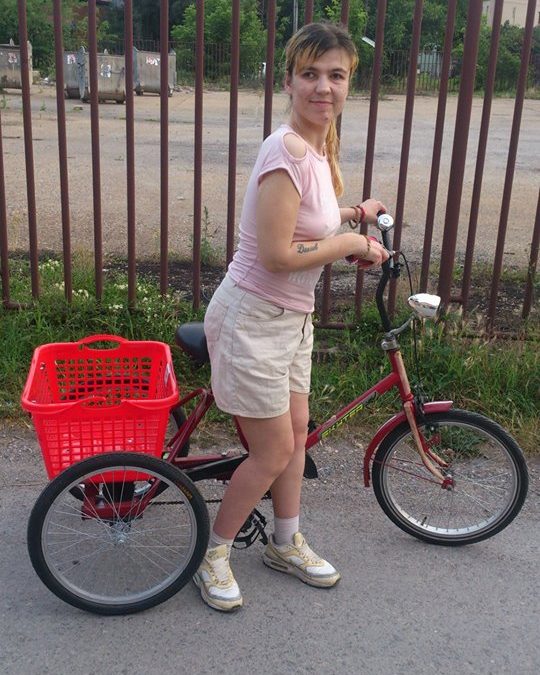 Данијела Стојадиновић добила свој ортопедски трицикл